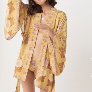 Spell & The Gypsy Collective Intimates & Sleepwear - NWT Spell Designs Wild Bloom Short robe Spell & The Gypsy Collective Intimates & Sleepwear - NWT Spell Designs Wild Bloom Short robe